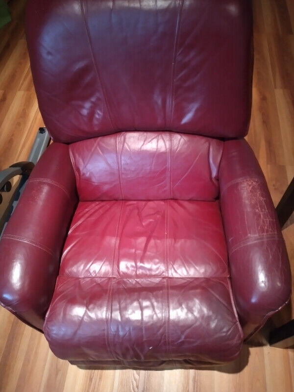 Fauteuil inclinable en cuir à vendre! dans Chaises, Fauteuils inclinables  à Longueuil/Rive Sud - Image 3