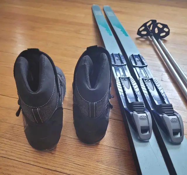 Cross Country Ski set - Mens 8.5 - 10.5 / Womens 9.5-11.5 in Ski in Winnipeg - Image 6