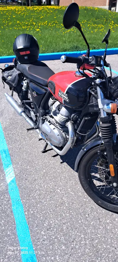 Excellent condition 650 Interceptor Ravishing Red. Fairing , TEC exhaust, K&N air filter, CNC levers