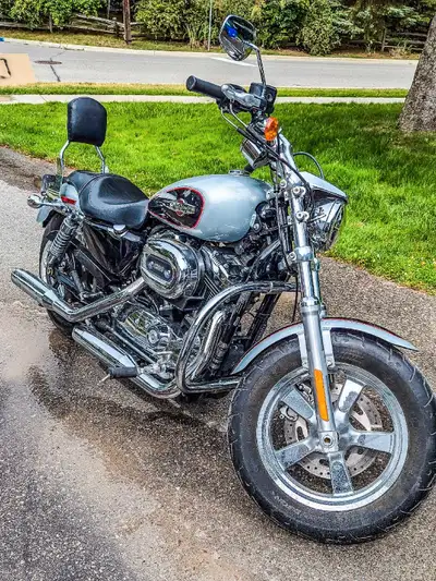 Almost new condition. Only 3,500 Original KMs V Twin 5 SPD 1200 Evolution Engine Asking $9,400 Locat...
