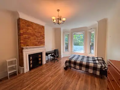 4 br in Kensington market dt Toronto