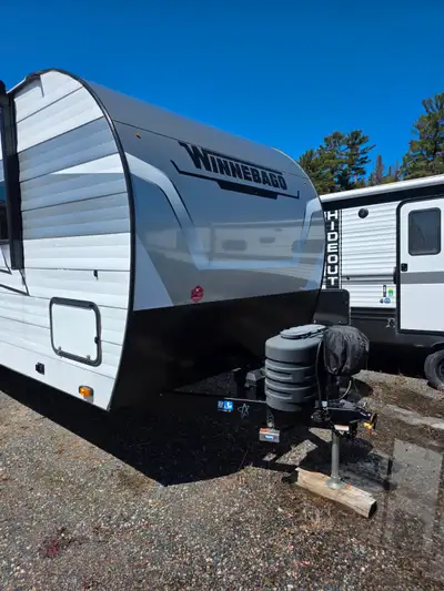 For sale Winnebago Access 26BH with solar pannel, aluminum wheels with new Goodyear tires, 12v refri...