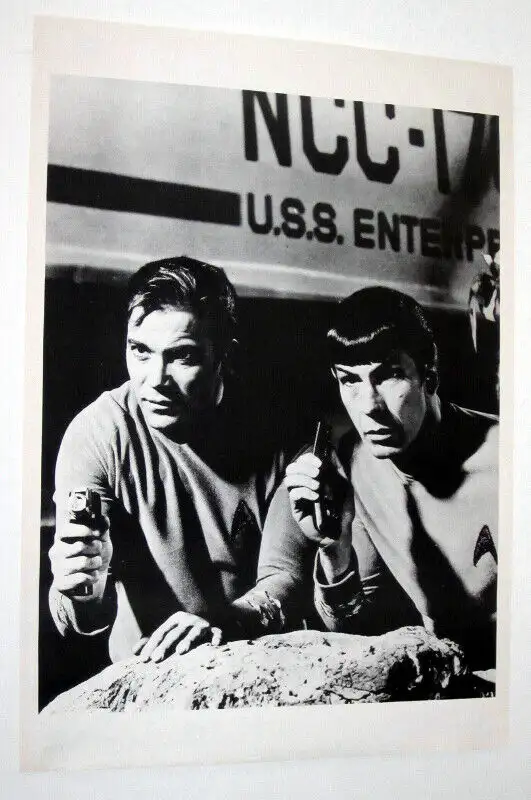 STAR TREK CAPTAIN KIRK, SPOCK POSTER VINTAGE AND RARE! SHATNER in Arts & Collectibles in City of Toronto - Image 2