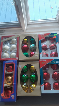 Ensemble de 6 Boite boules variées pour sapin de Noël