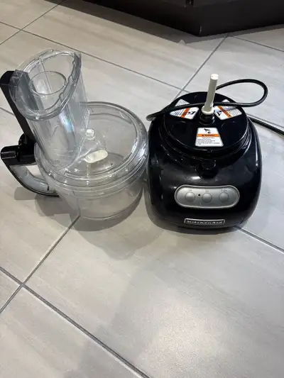 Asking $25 This is a used KitchenAid 12-cup full-size food processor, perfect for all your chopping,...