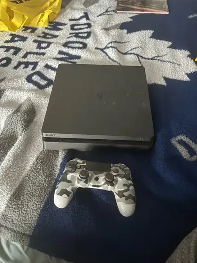 PS4 slim, View more