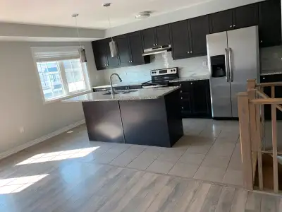 EndUnit Townhouse in Oakville for Rent 3bedrooms