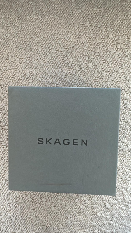 Skagen Aaren Colored Silicone Quartz Minimalistic 41mm Watch in Jewellery & Watches in City of Toronto - Image 2