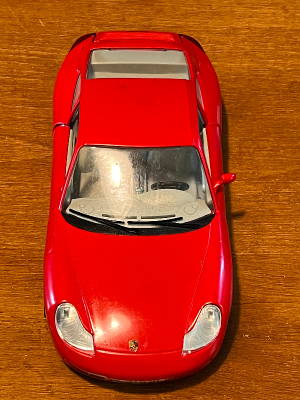 Burago Porsche 911S 1:24 Scale Die Cast Car Made in Italy 7X2.5" dans Art et objets de collection  à Longueuil/Rive Sud