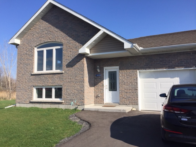 Spacious rm,  Close to Cornwall, $700 all inc, 20 to Vaudreuil