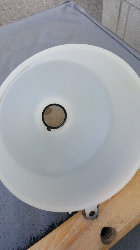 Large funnel with screen filter - new in Other in London - Image 2