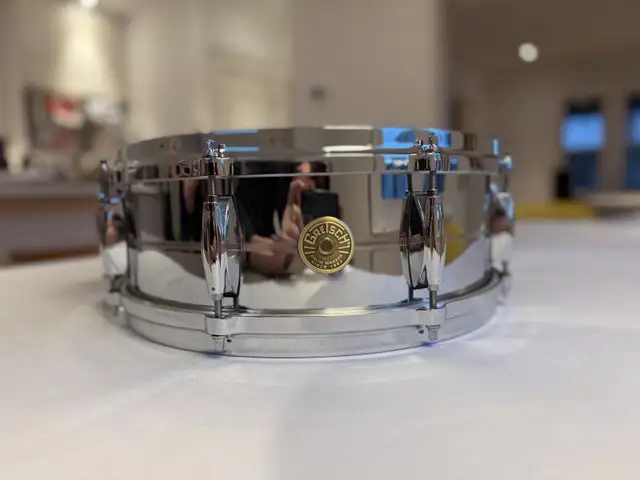Like New! Gretsch USA Custom Chrome Over Brass 5x14" Snare in Drums & Percussion in Hamilton - Image 4