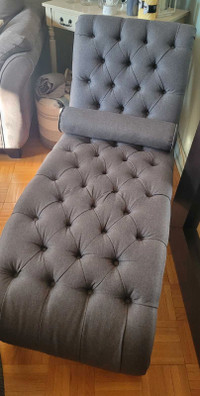 Grey Tufted Chaise Lounge Indoor w/ Pillow