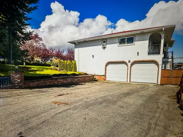 Ocean Views｜Upper Level for Rent – 4 Bed, 2 Bath in Long Term Rentals in Nanaimo - Image 12