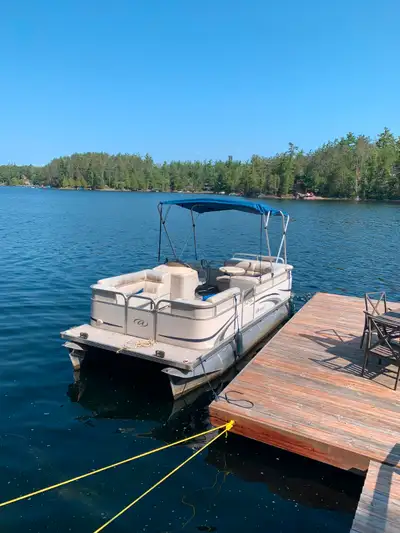 Original owner, low hours , needs seats fixed and clean up , 4 stroke Yamaha 50, carpet dirty, no tr...