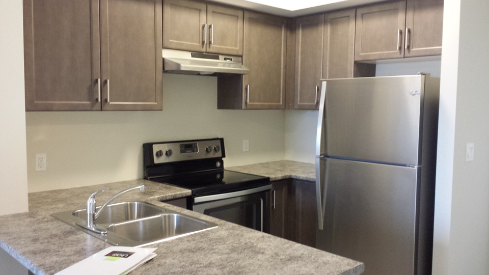 Beautiful 2-Bedroom Condo with Spectacular Pond View – Milton 2