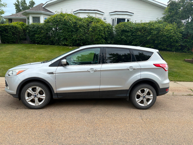 2015 Ford Escape SE in Cars & Trucks in Edmonton