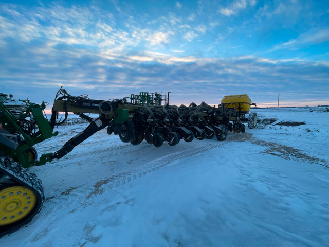 Dawn Pluribus 16R30 Strip Till with Montag Dry Tank in Farming Equipment in Winnipeg - Image 2