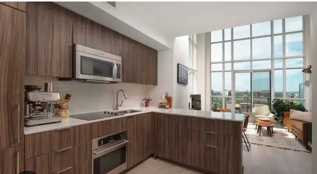 One Bedroom Den Loft in Liberty Village$3,900.0063826904613635122