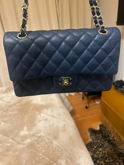 Asking for $600, paid 500 USD/700CAD Only used once not a fan of navy colour and would like to get a...