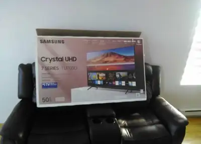 Samsung 50” 4K UHD HDR LED Smart TV (2024 Model - UN50DU6900FXZC) Brand New (opened box ) Price: $45...
