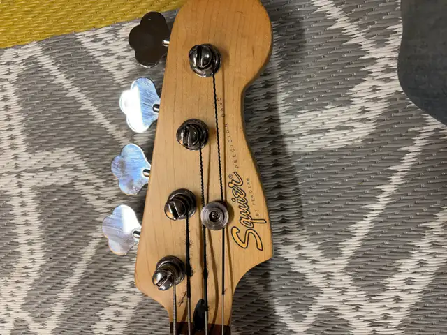 Bass Guitar in Guitars in Edmonton - Image 6