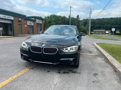 BMW 328i xDrive 2013 — à vendre tel quel Voiture qui roule encore, mais le turbo ne fonctionne plus....