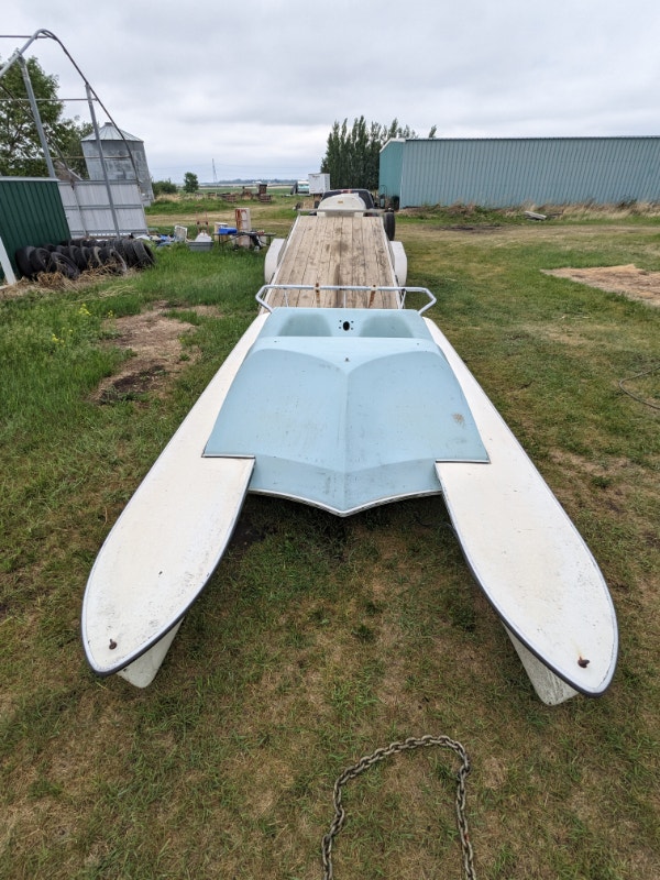 14 ' x 8 ' fiberglass pontoon boat. Powerboats & Motorboats