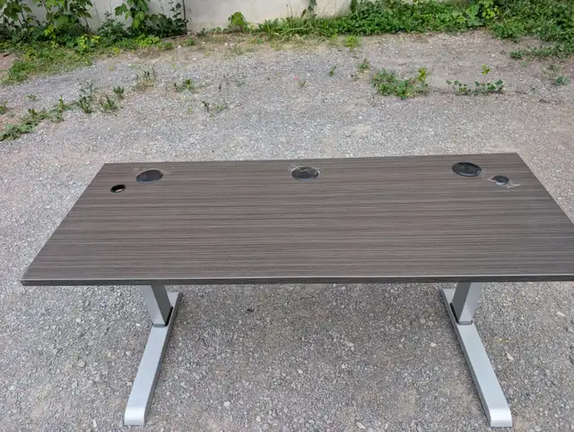 Manual Height Adjustable Desk – Commercial Grade – Free delivery in Desks in Ottawa - Image 8