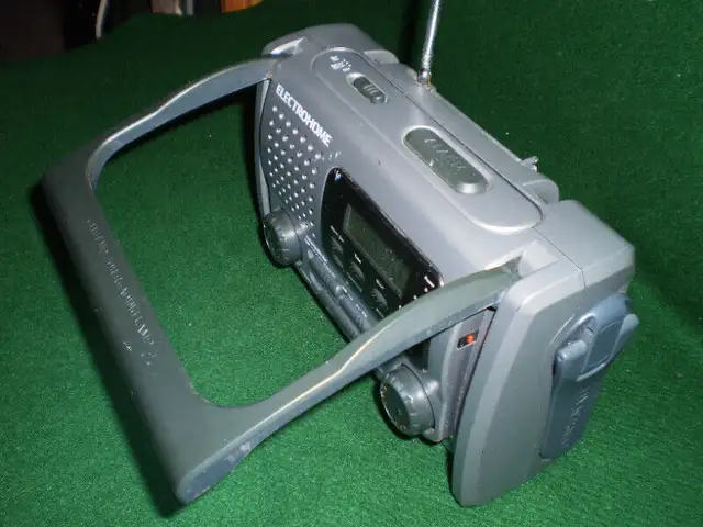 Portable Radios, Emergency Rechargeable Shortwave in General Electronics in City of Toronto - Image 3