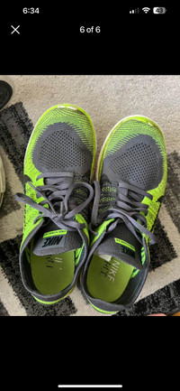 Men green Nike air shoes size 9.5