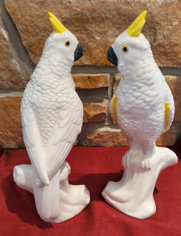 VINTAGE MID-CENTURY MODERN PORCELAIN COCKATOOS in Arts & Collectibles in City of Toronto - Image 2