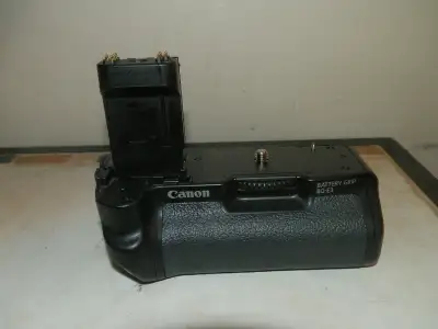 Canon Bg-e3 Camera Battery Grip NO BATTERY'S Canon Bg-e3 Camera Battery Grip Designed specially for...