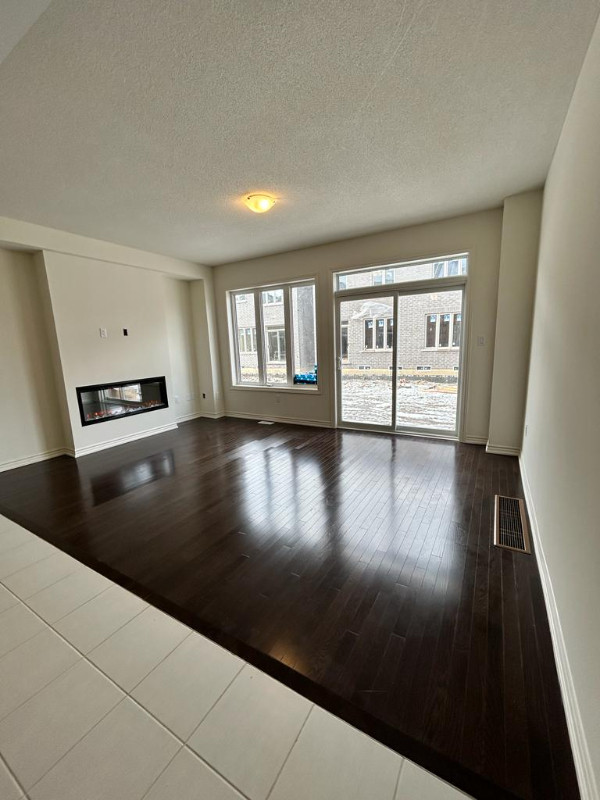 Spacious 4 bedroom townhouse for rent from May 1, 2024 in Long Term Rentals in Mississauga / Peel Region - Image 3