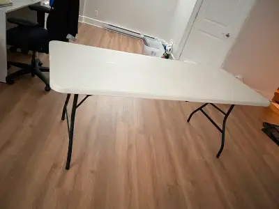 Table pliante 30’x 72 pouce à vendre rarement utilisé, View more