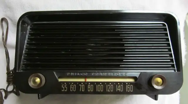 Vintage Philco Transitone tube radio model 81 bakelite in Arts & Collectibles in Guelph - Image 2