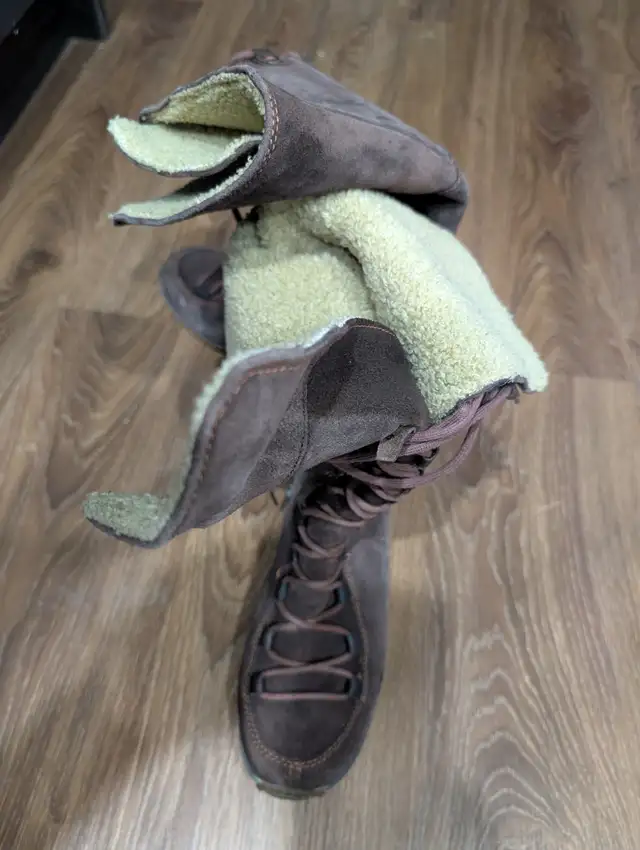Timberland winter boots women size 7.5 Fur and leather in Women's - Shoes in Markham / York Region - Image 4