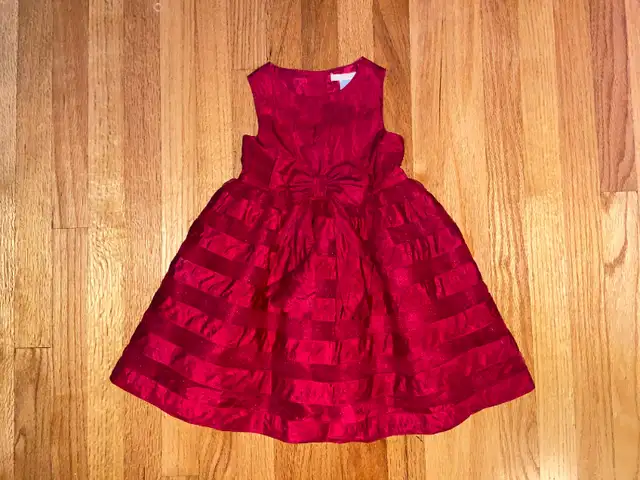 2T and 3T Christmas Outfits in Multi-item in Ottawa - Image 3