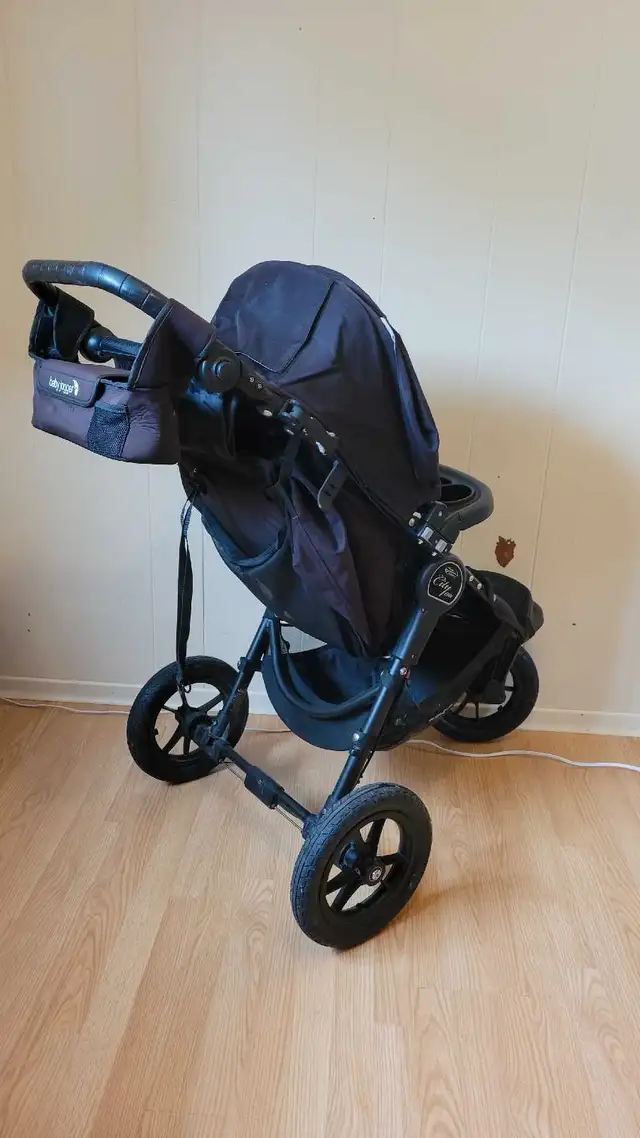 Baby Jogger City Elite stroller in Strollers, Carriers & Car Seats in Hamilton - Image 4