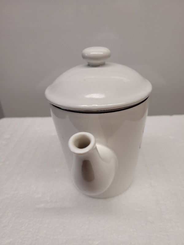 Vtg Retro Tim Hortons 2 Cup Tea Pot With Lid in Arts & Collectibles in Dartmouth - Image 4