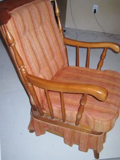 CHAISE A HAUT DOSSIER COLONIAL VINTAGE MARQUE VILAS DEUX DISP, View more