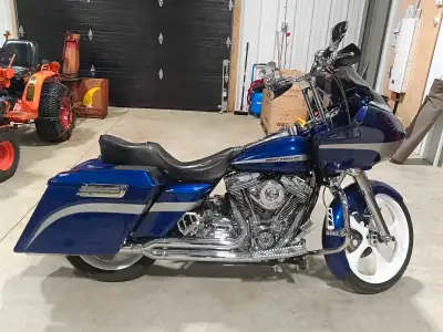 2006 Harley Davidson Road Glide Custom 100" S&S engine with matching heads. S&S camplate, oil pump,...