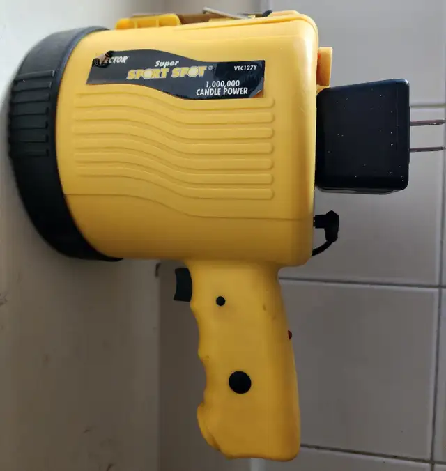 Vector VEC127Y 1-Million Candle Power Super Sport Spotlight