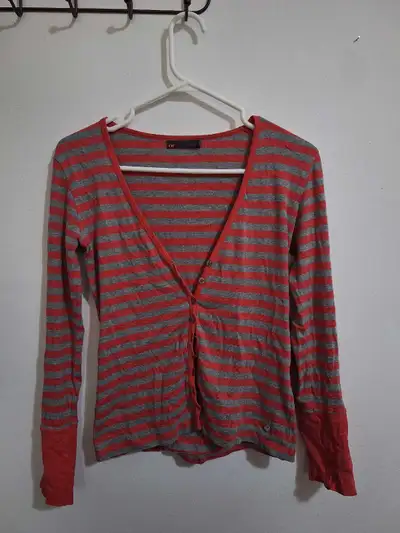 Fitting long sleeve low V neck strip shirt/ manche longue, View more