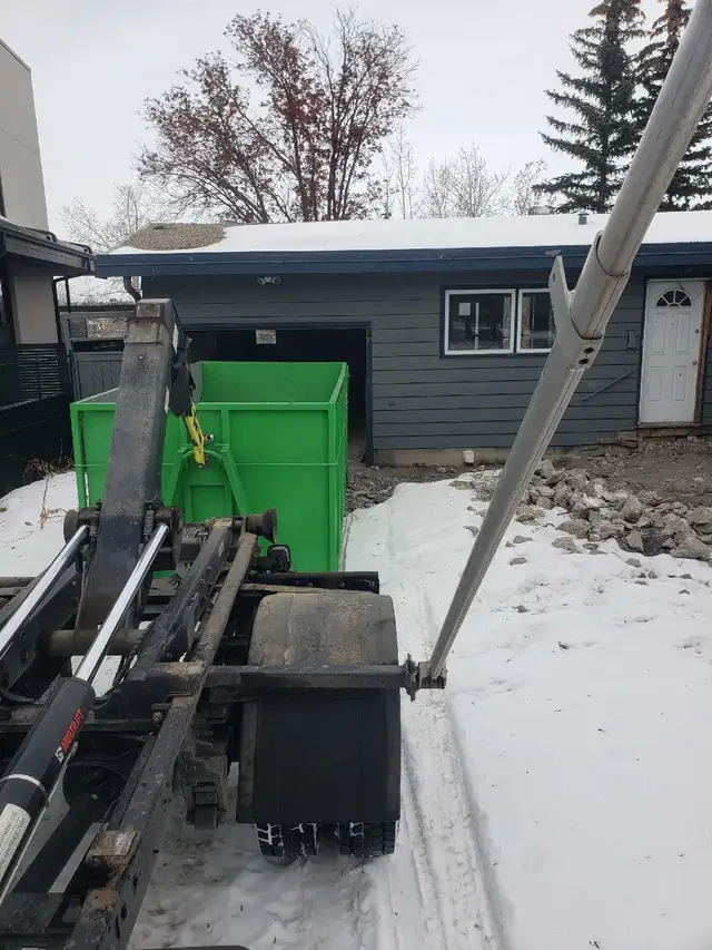 Roll off bins65203779416067124