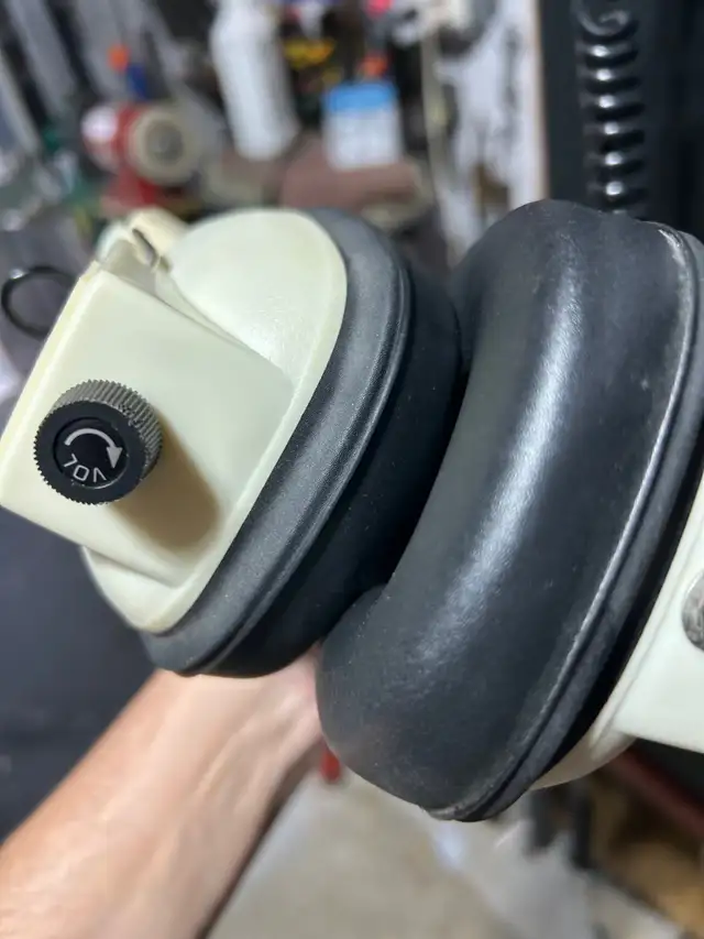 Vintage Futura Stereo Headphones 563320 Made in Japan. in Headphones in Mississauga / Peel Region - Image 5