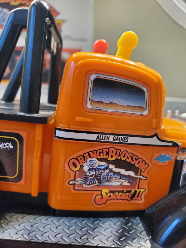 TWO 1984 ORANGE BLOSSOM SPECIAL VINTAGE TOY PULL TRUCKS in Arts & Collectibles in Woodstock - Image 3