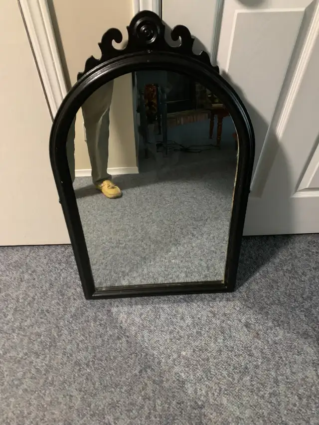 Antique Decorative Wall Mirror in Home Décor & Accents in Hamilton - Image 2