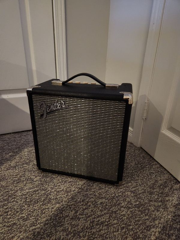 Fender Rumble 15 (Bass Amplifier) in Amps & Pedals in Oshawa / Durham Region