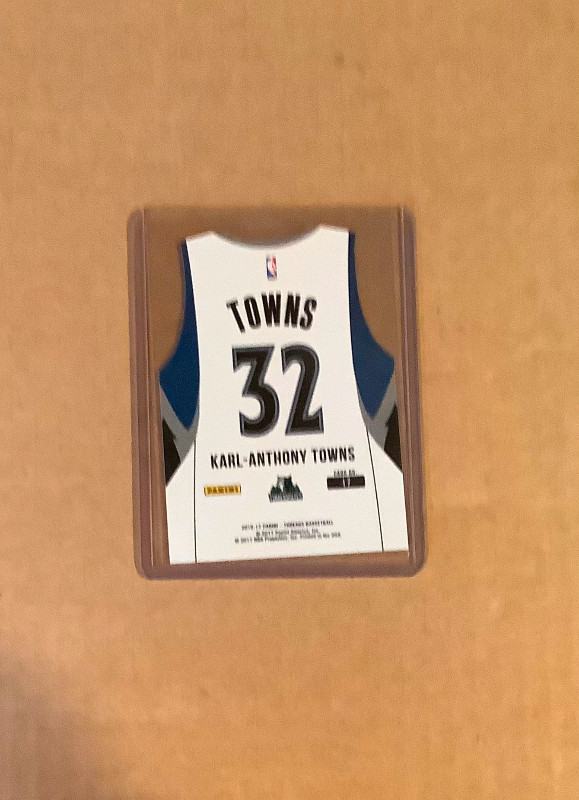 2016-17 Threads Basketball Team Threads Die-Cut #17 Towns in Arts & Collectibles in Calgary